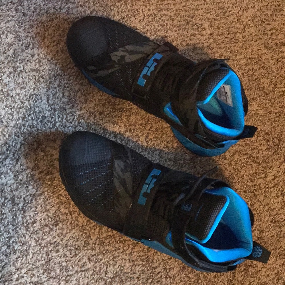 Shoes - Picture 4 of 4